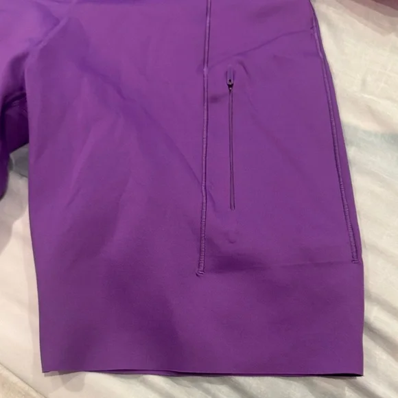 Nike Go Women's high Waisted 8” Purple Bike Shorts - Picture 3 of 4